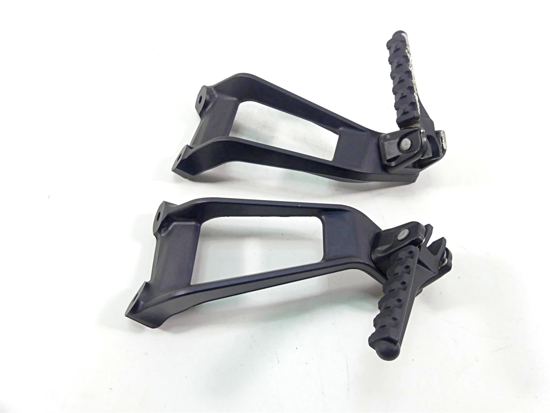 2016 KTM 1290 Super Duke R Rear Passenger Footpeg Foot Peg Set 6130304800033S {{ shop.shopifyCountryName }} - Mototech271