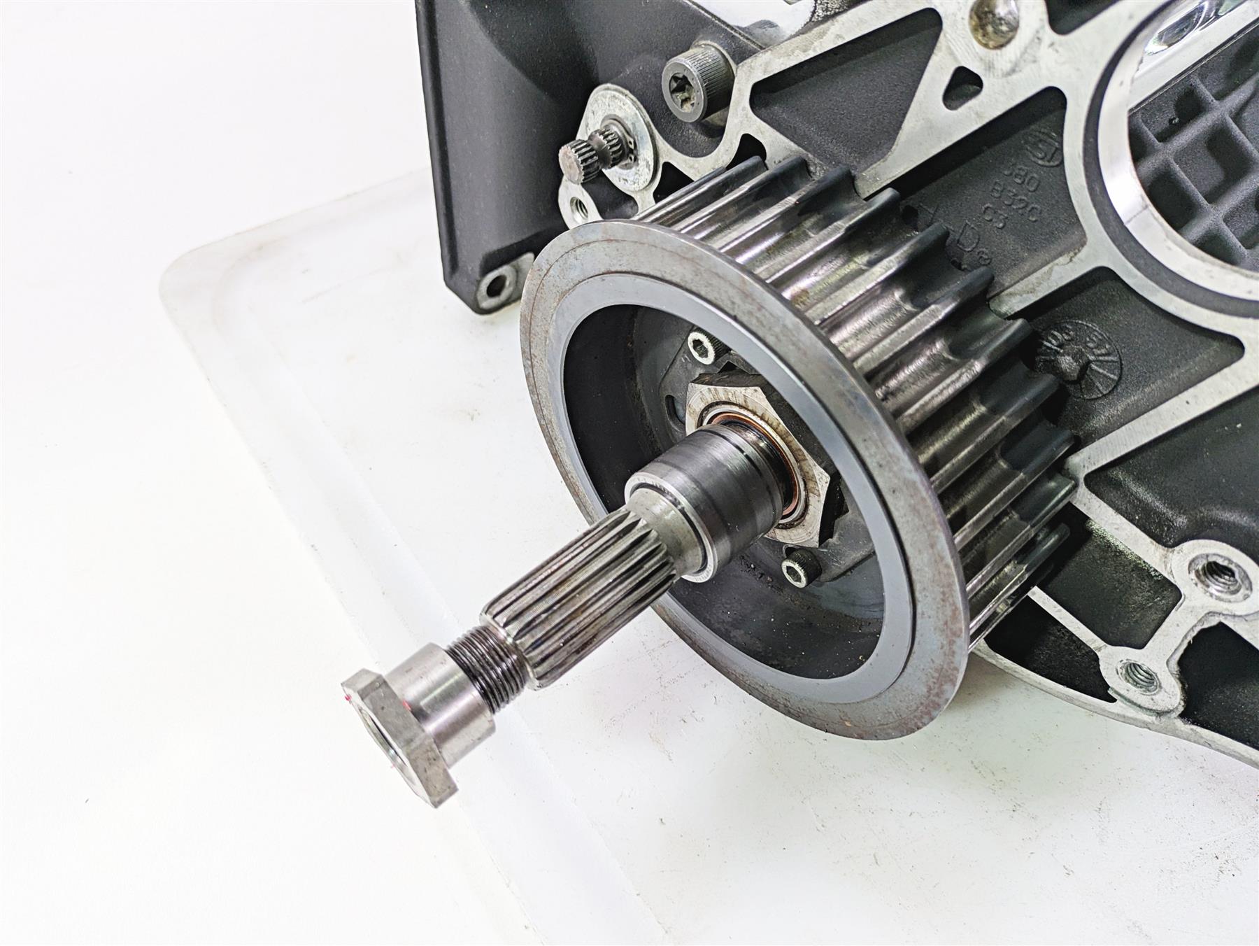 2004 Harley Softail FXSTDI Deuce Transmission Gear Box 5 Speed 33052-04 {{ shop.shopifyCountryName }} - Mototech271
