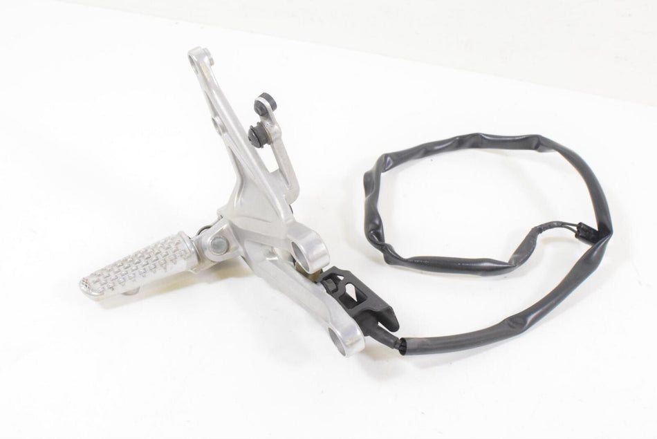 2004 Honda CBR1000RR CBR1000 RR Right Rider Footpeg Foot Peg Rest 50600-MEL-000 {{ shop.shopifyCountryName }} - Mototech271