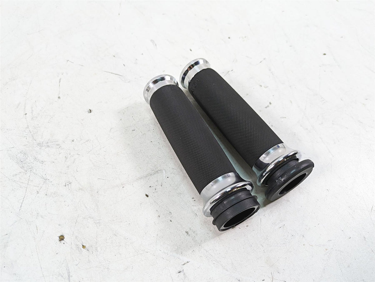 2010 Harley Touring FLHTCU Electra Glide Nice Avon Hand Grip Set CC-85-CH-FLY {{ shop.shopifyCountryName }} - Mototech271