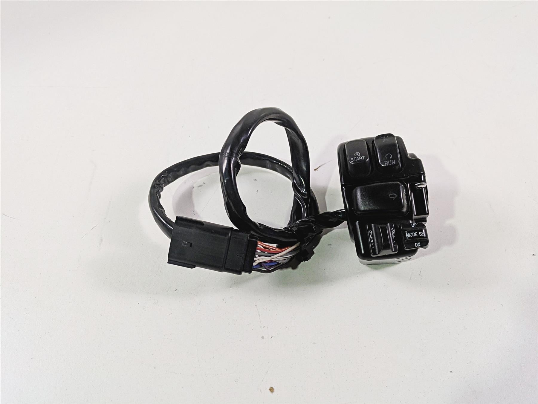 2009 Harley Touring FLHX Street Glide Right Hand Cruise Control Switch 71684-06A | Mototech271