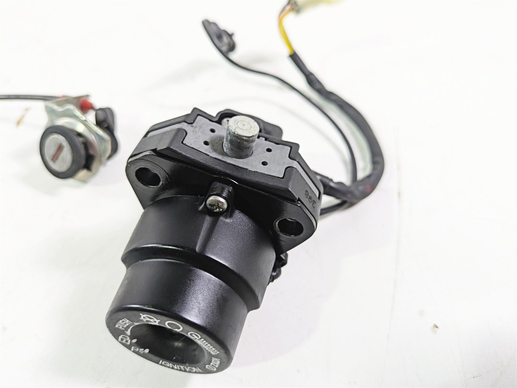 2009 Ducati Monster 1100 S Speedometer Gauge 19K Ignition Switch Key 40610703A {{ shop.shopifyCountryName }} - Mototech271