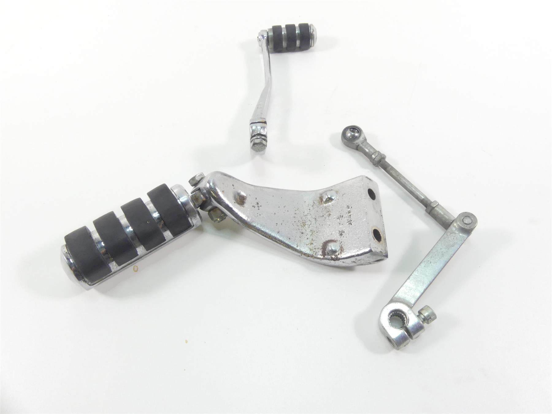 1999 Harley Dyna FXDL Low Rider Left Front Mid Footpeg & Shifter 34564-90B {{ shop.shopifyCountryName }} - Mototech271