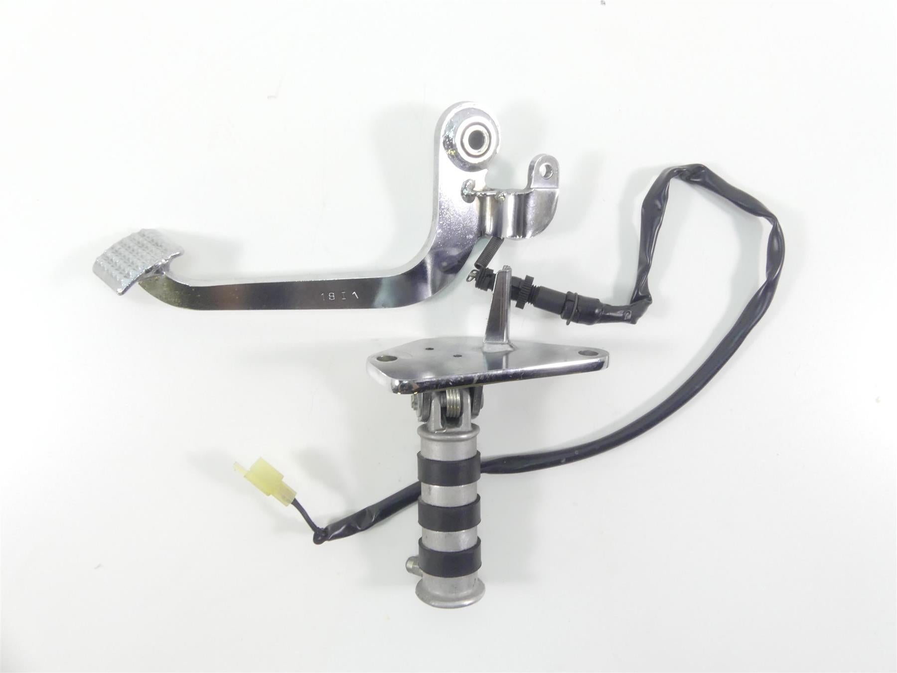 2007 Honda VT1100 C2 Shadow Front Right Foot Peg & Brake Pedal 50615-MCK-A00 {{ shop.shopifyCountryName }} - Mototech271