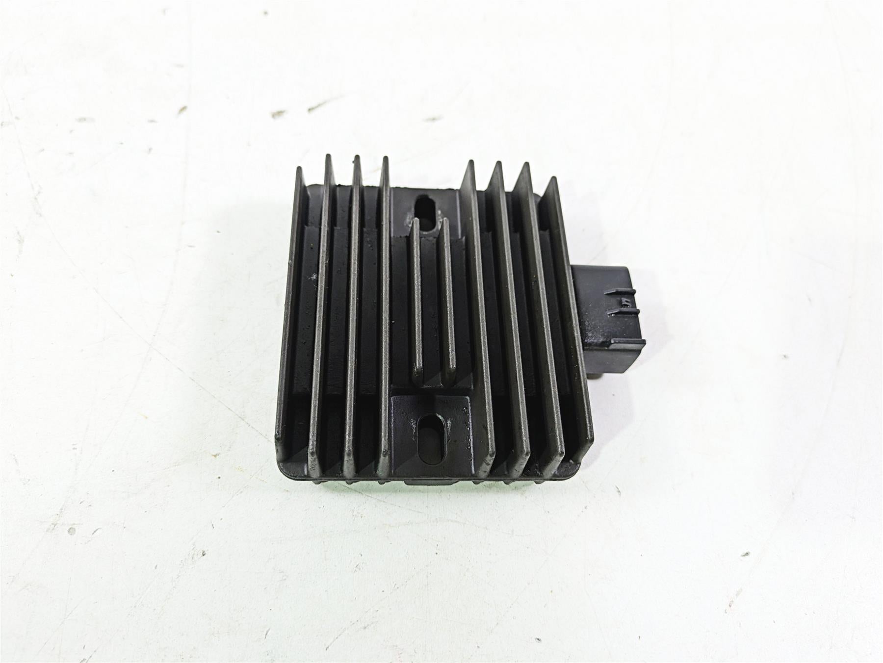 2004 Yamaha XVZ1300 Royal Star Rectifier Voltage Regulator 4XY-81960-00-00 SH678-11 {{ shop.shopifyCountryName }} - Mototech271