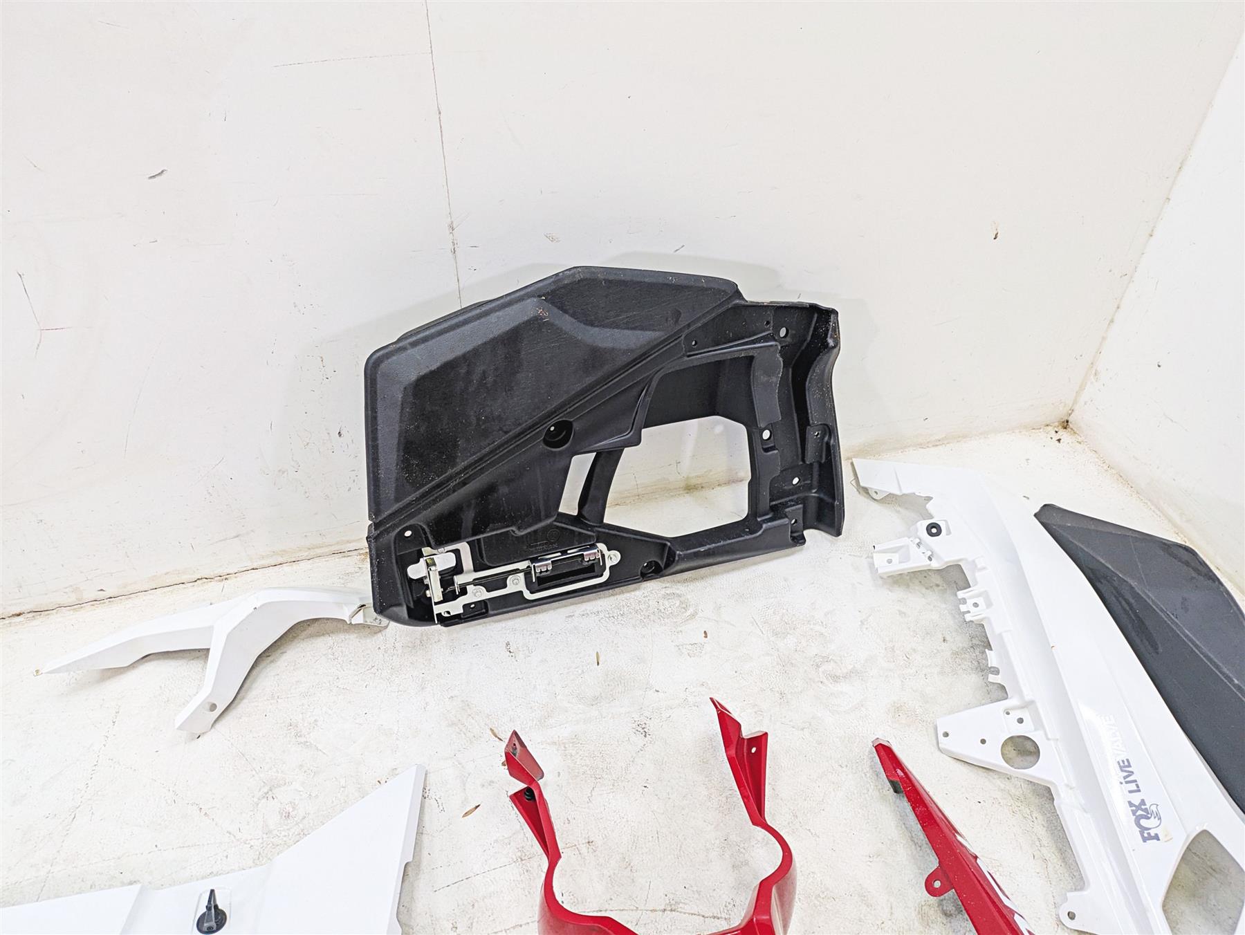 2023 Honda Talon SXS1000 S2R Colored Outer Cover Hood Set 61305-HL6 {{ shop.shopifyCountryName }} - Mototech271