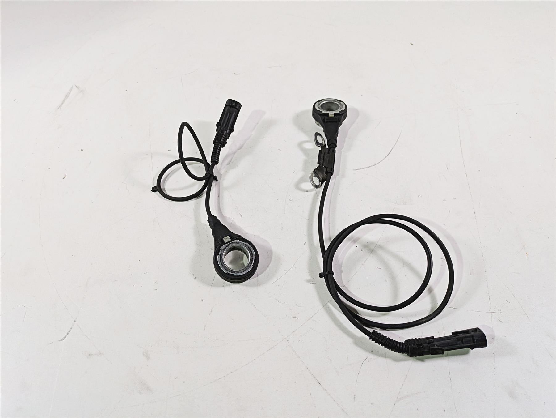 2017 Harley Touring FLHTKSE CVO E-Glide Abs Wheel Speed Sensors Set 32700015 {{ shop.shopifyCountryName }} - Mototech271