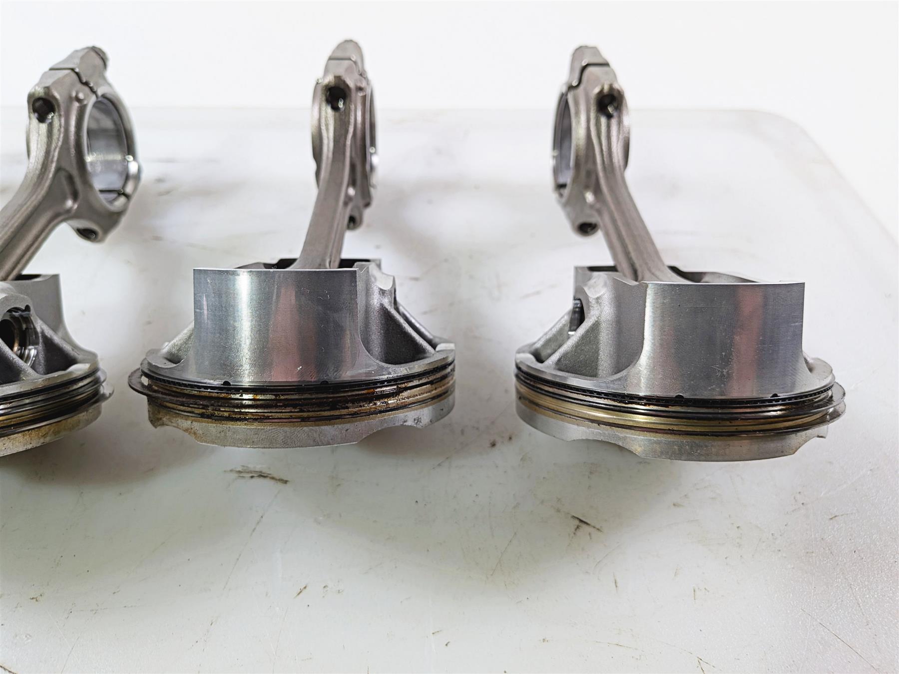 2016 Aprilia RSV 1100 Tuono V4 Factory Piston & Connecting Rod Set B045842 {{ shop.shopifyCountryName }} - Mototech271