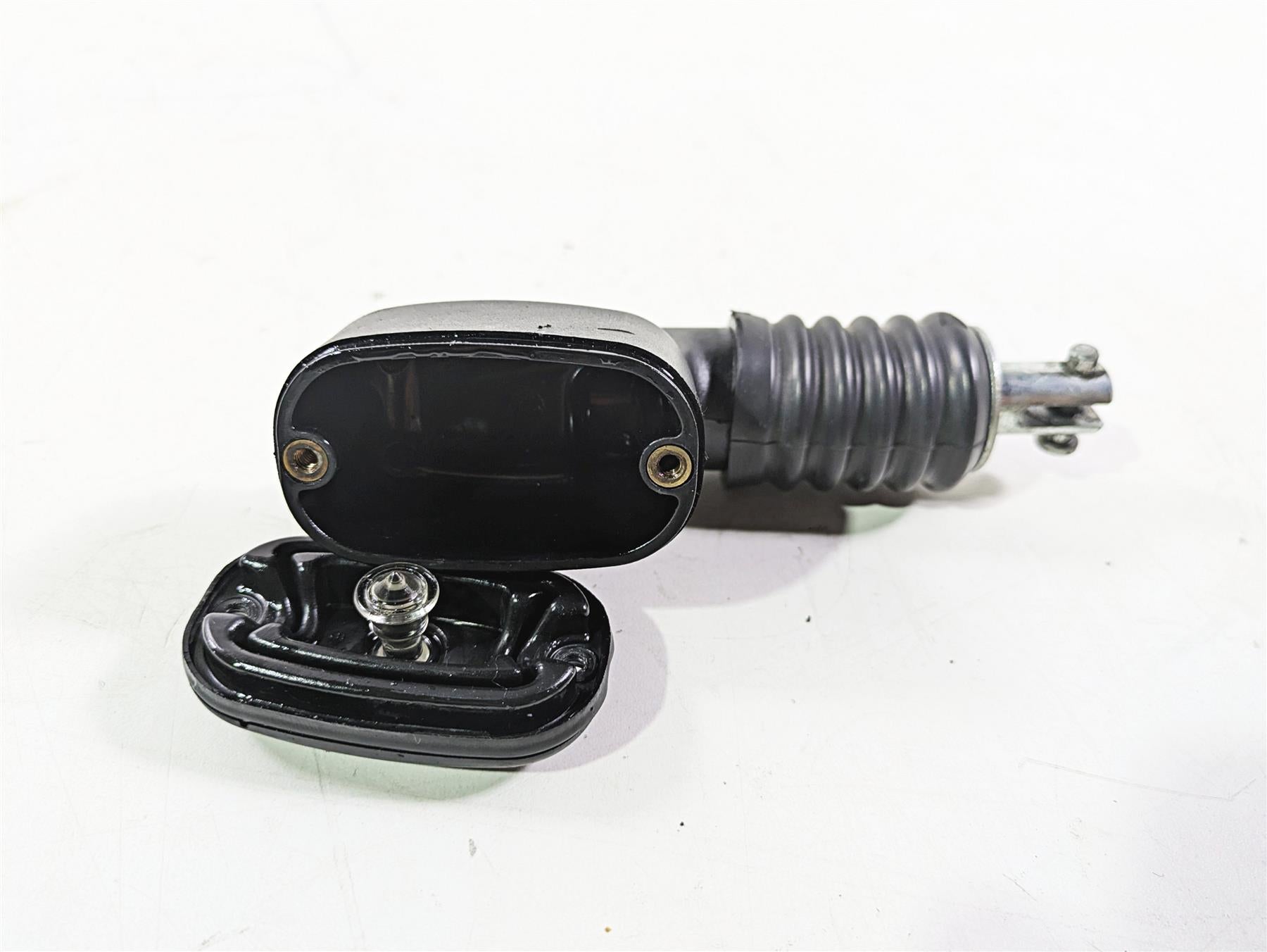 2008 Harley FLSTSB Cross Bones Rear Brake Master Cylinder 41767-05E {{ shop.shopifyCountryName }} - Mototech271