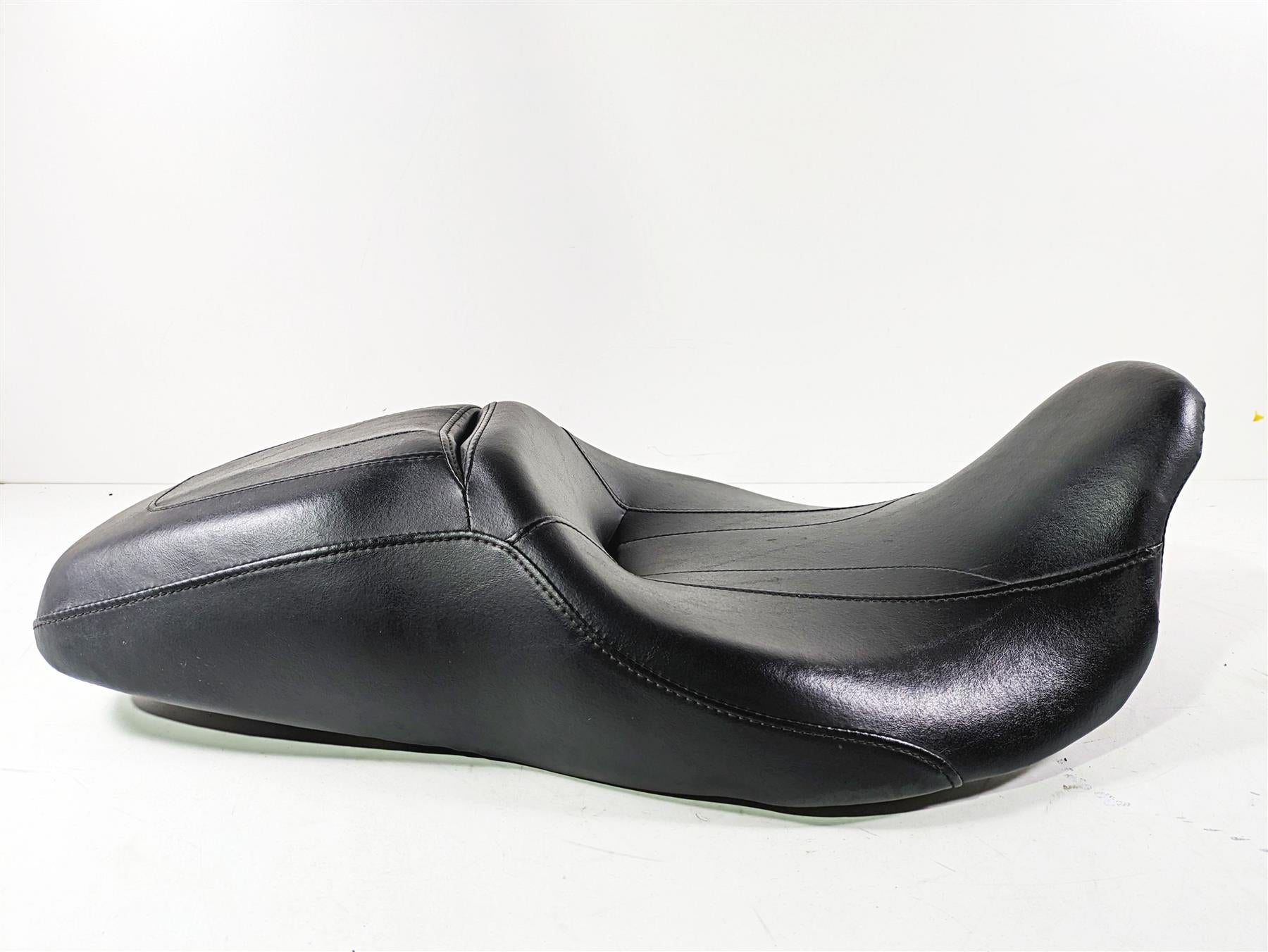 2020 Harley Touring FLHT Electra Glide Front Rider Low Seat Saddle 52000060 {{ shop.shopifyCountryName }} - Mototech271