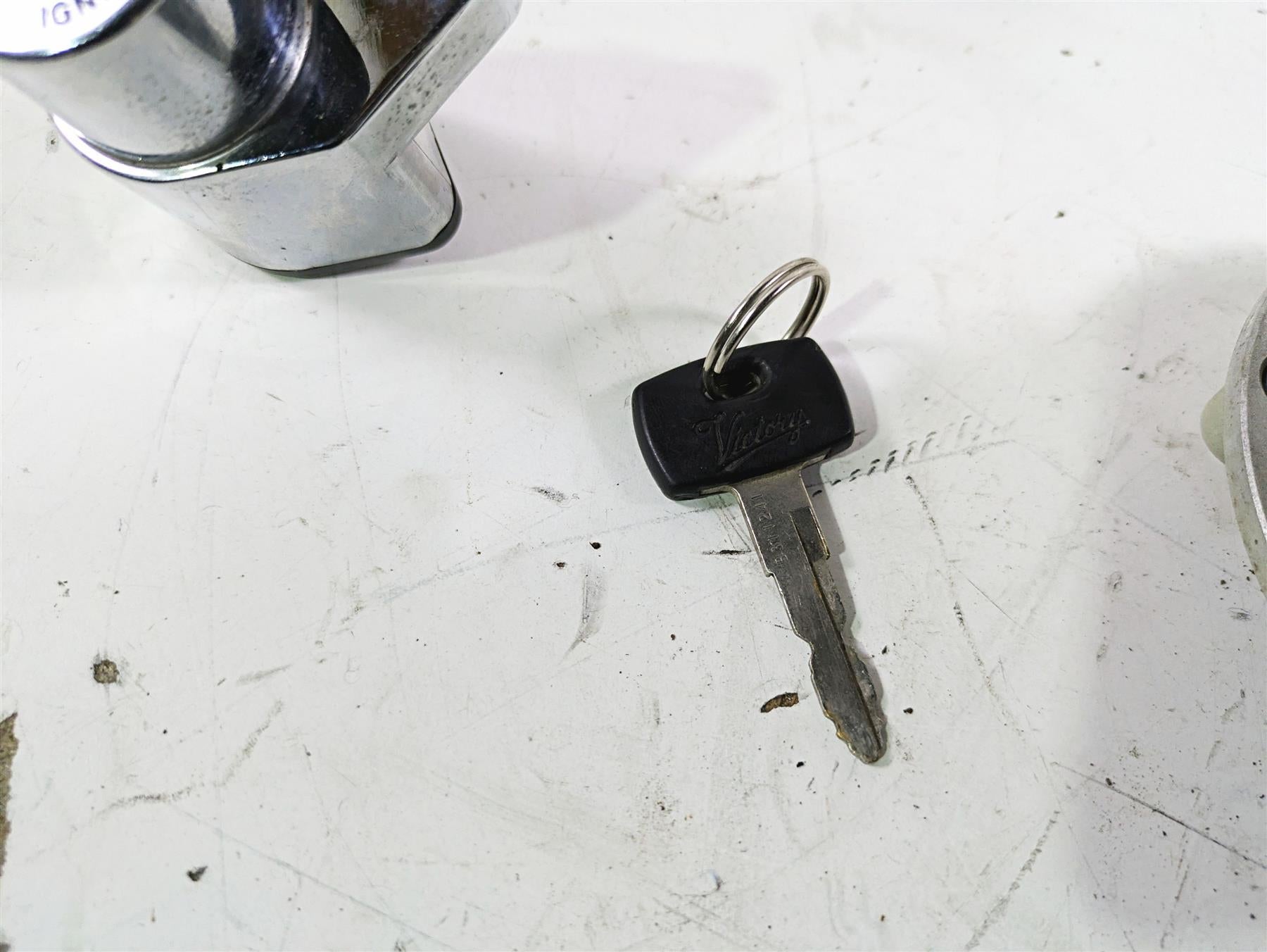2004 Victory Kingpin Ignition Switch Key Tank Cap Set 4011023 {{ shop.shopifyCountryName }} - Mototech271