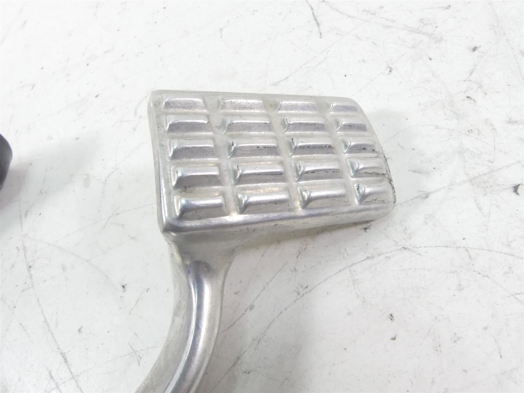 2013 Harley VRSCDX Night Rod Special Right Front Footpeg Brake Pedal 44738-06 {{ shop.shopifyCountryName }} - Mototech271