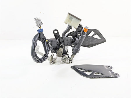 2022 Kawasaki ZX10R ZX1000 Ninja Right Foot Peg & Brake Pedal Master 35063-1522 {{ shop.shopifyCountryName }} - Mototech271