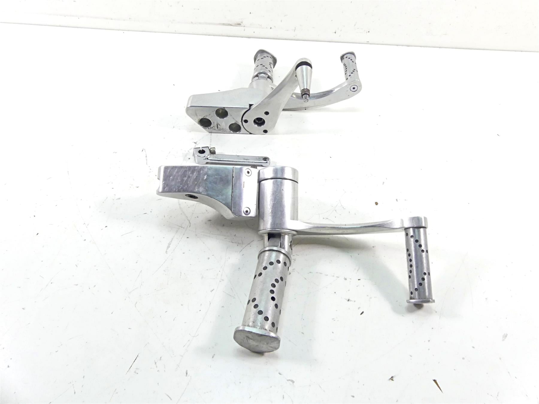 2009 Big Dog K9 Left Right Foot Peg Control Set 162-000001-02 162-000002-02 {{ shop.shopifyCountryName }} - Mototech271
