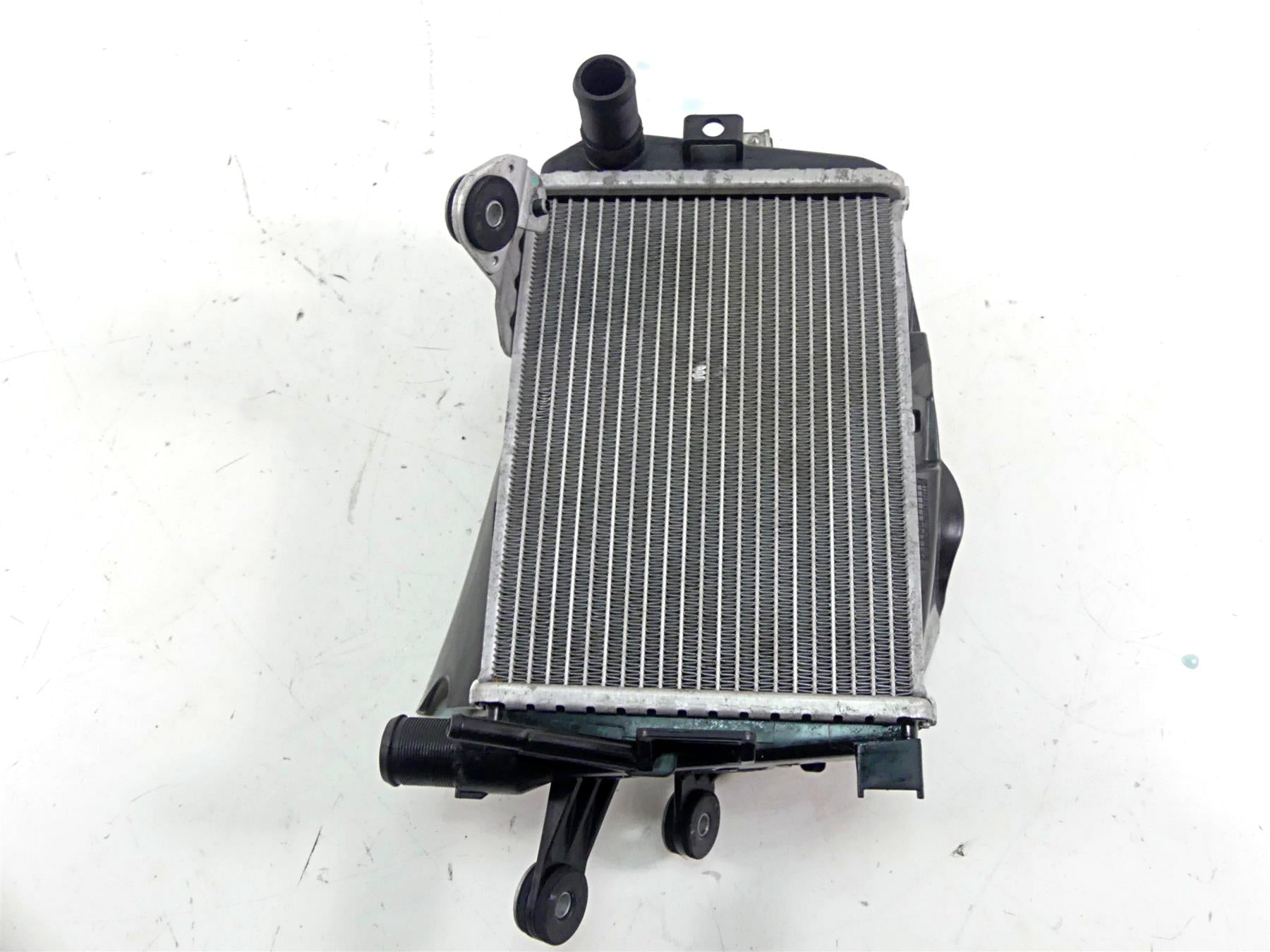 2015 BMW R1200GS GSW K50 Left Radiator + Cover 17118546408 {{ shop.shopifyCountryName }} - Mototech271