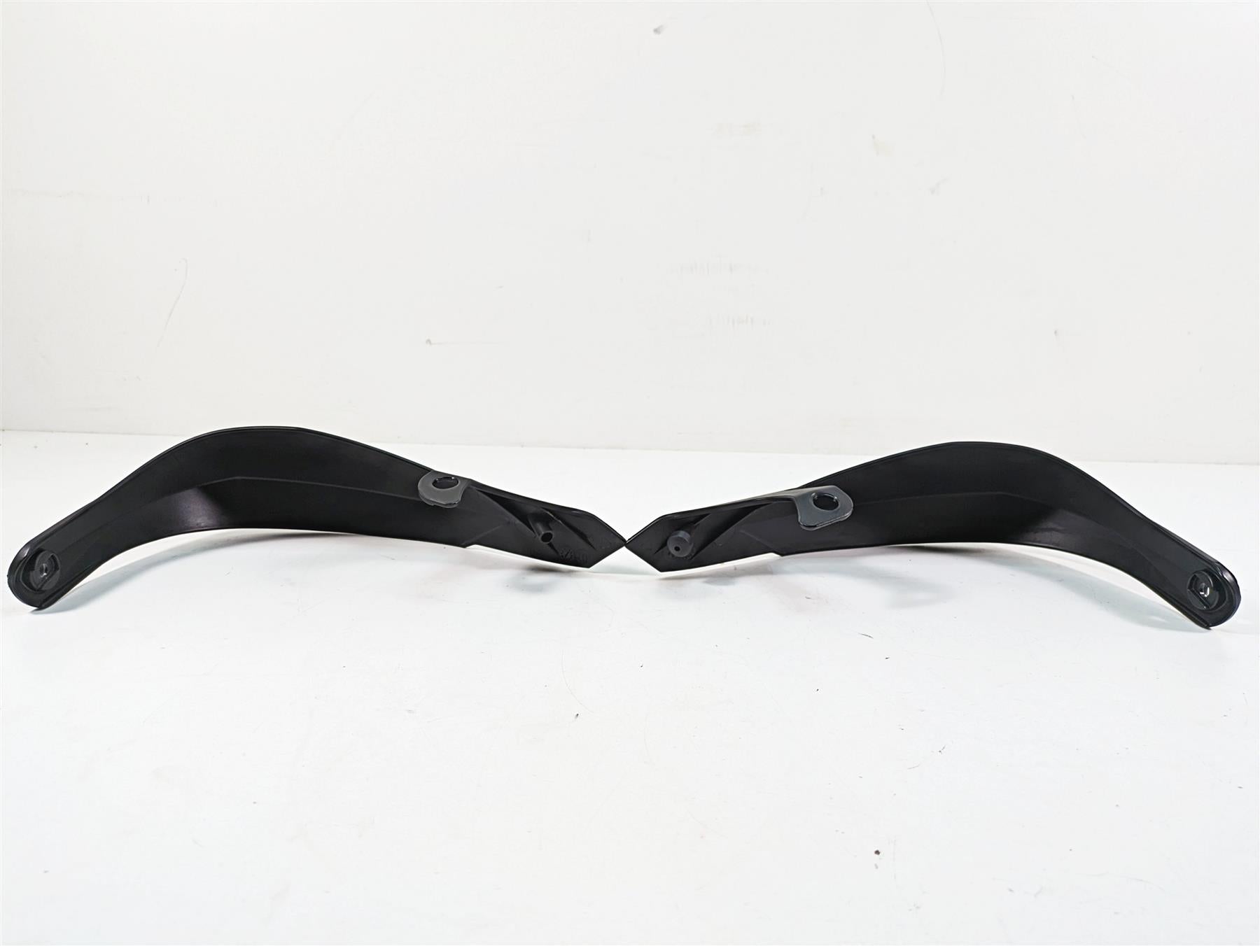 2020 Moto Guzzi V85 TT Adventure Hand Protection Guard Set 856855 2B005927 {{ shop.shopifyCountryName }} - Mototech271