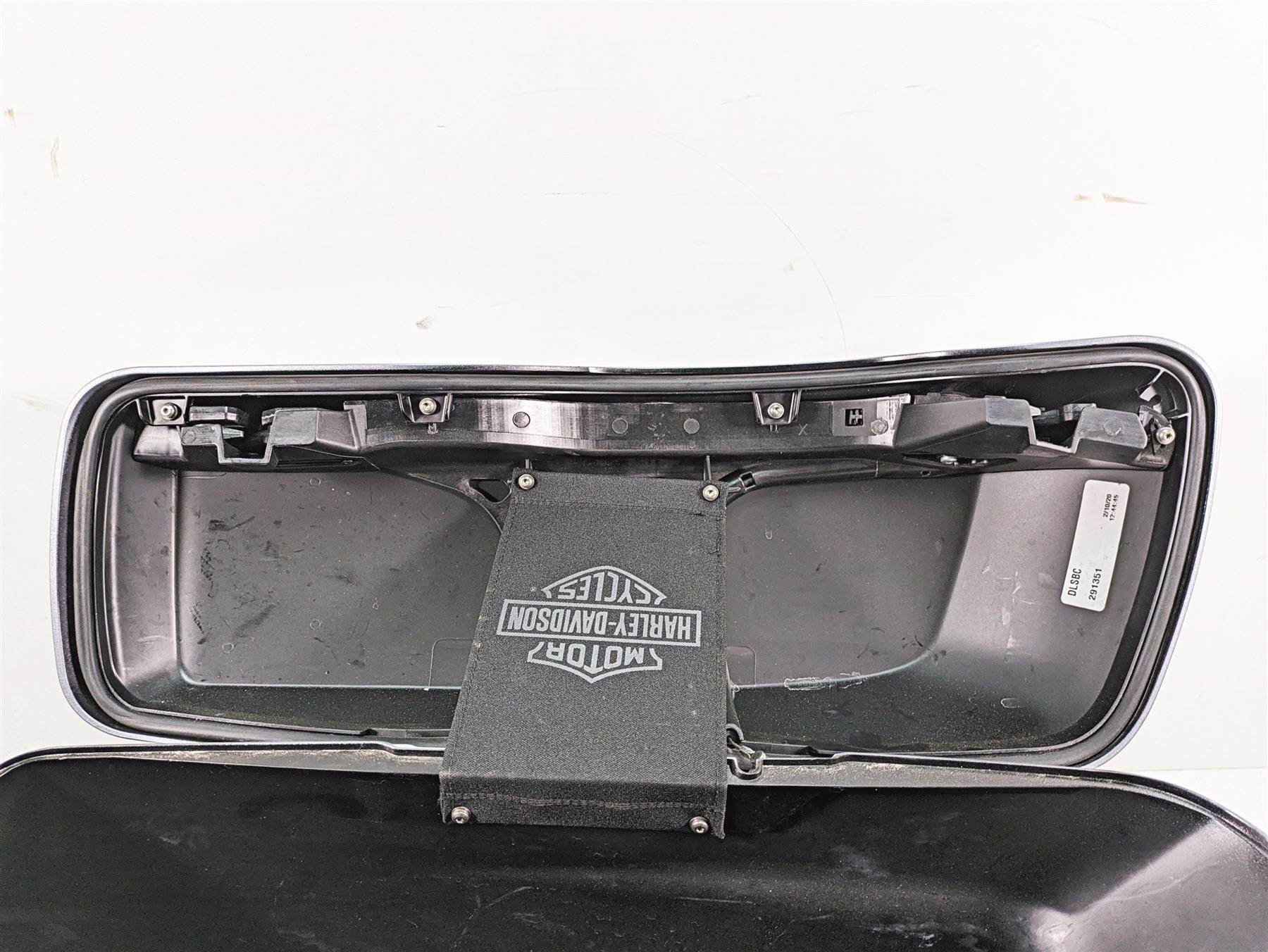 2020 Harley Touring FLHX Street Glide Left Saddlebag Saddle Bag Set 90200414 {{ shop.shopifyCountryName }} - Mototech271