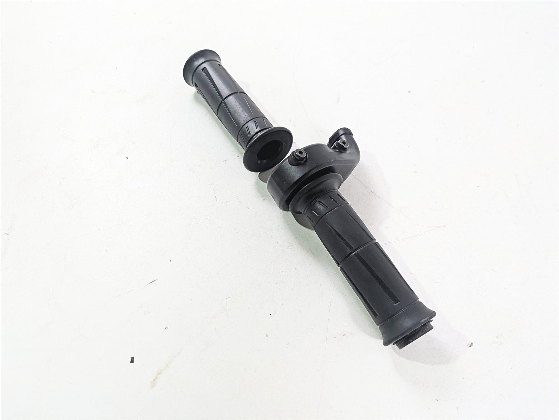 2024 Kawasaki ZX6R ZX636 Ninja Throttle Grip Handle Set 46019-0020 {{ shop.shopifyCountryName }} - Mototech271