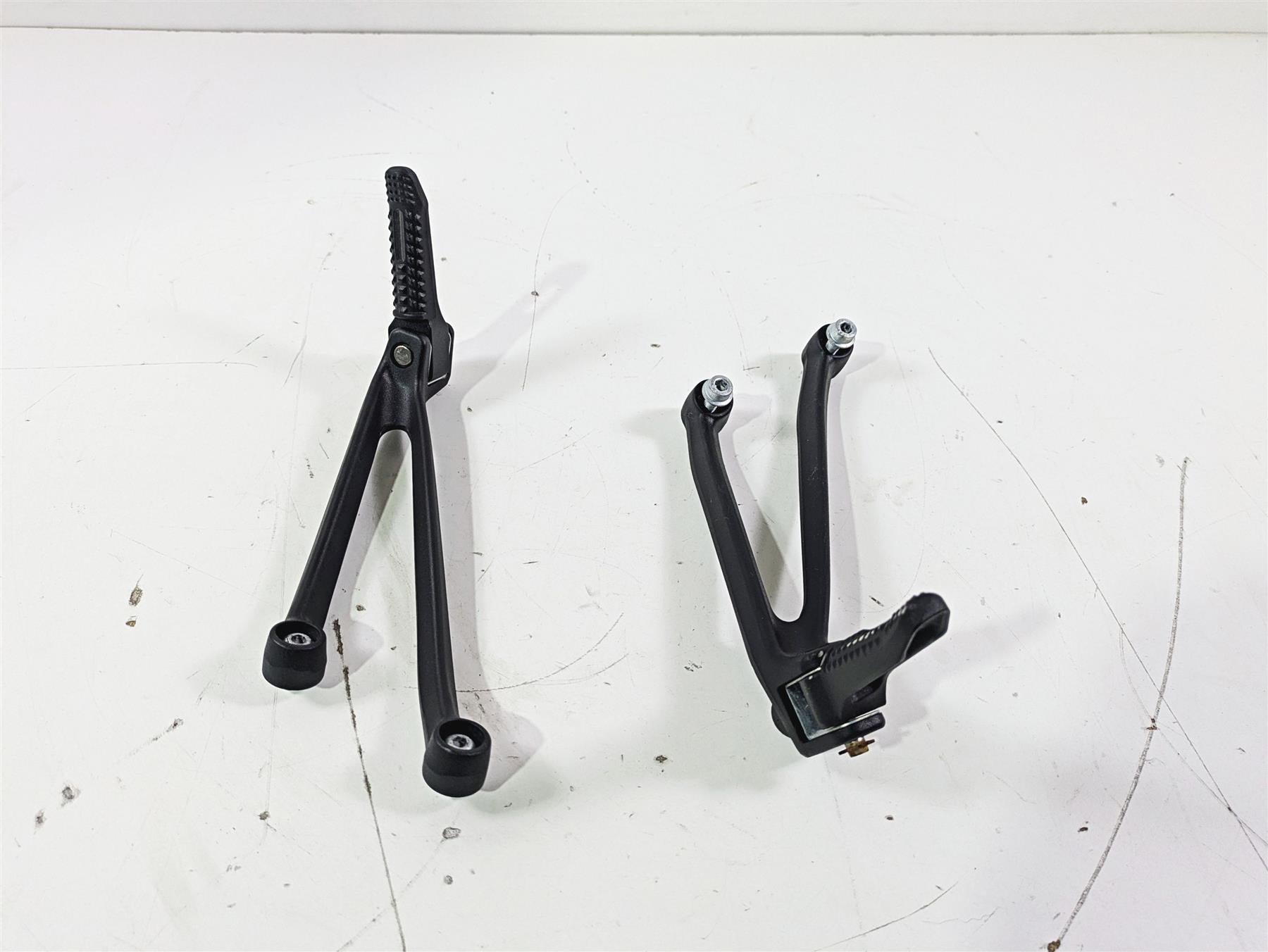 2017 BMW S1000RR K46 Rear Passenger Foot Peg Set 46718521680 46718521681 {{ shop.shopifyCountryName }} - Mototech271
