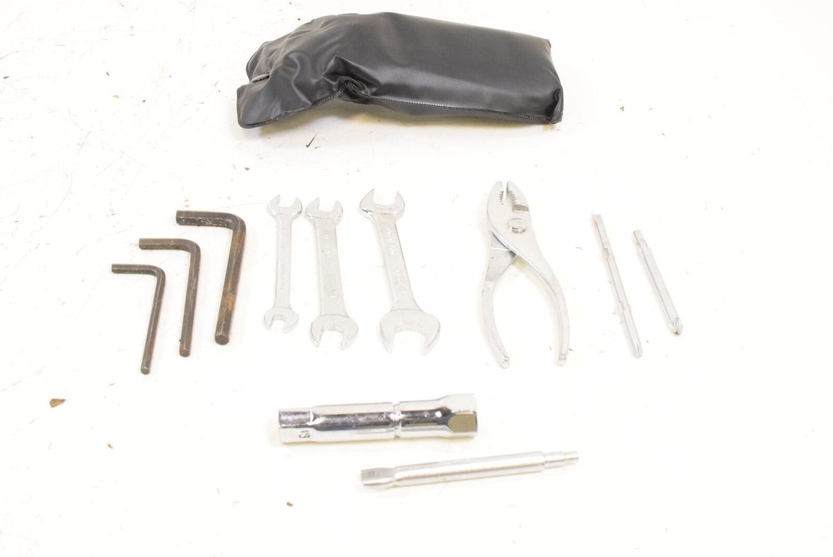 2000 Kawasaki VN1500 Vulcan Classic Tool Box Housing w Tools 32098-1109 {{ shop.shopifyCountryName }} - Mototech271
