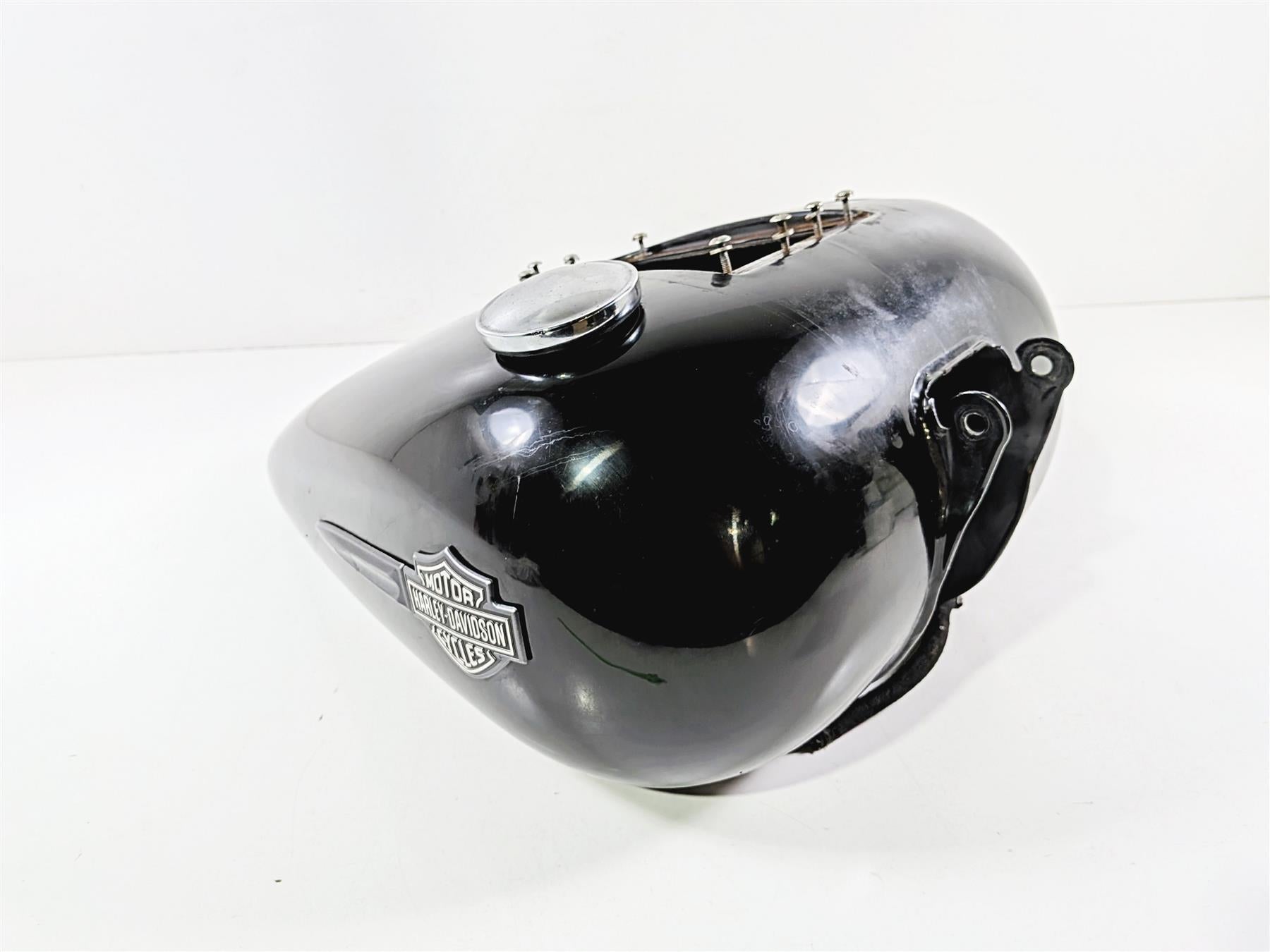 2011 Harley FXDF Dyna Fat Bob Fuel Gas Petrol Tank -Dent 61586-04B {{ shop.shopifyCountryName }} - Mototech271
