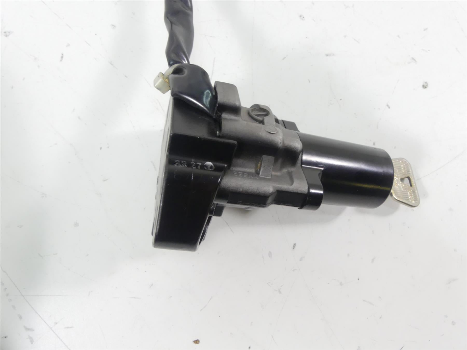 2013 Yamaha VMX17 V-Max 1700 Ignition Switch Key Lock Cap Set 2S3-82501-00-00 {{ shop.shopifyCountryName }} - Mototech271