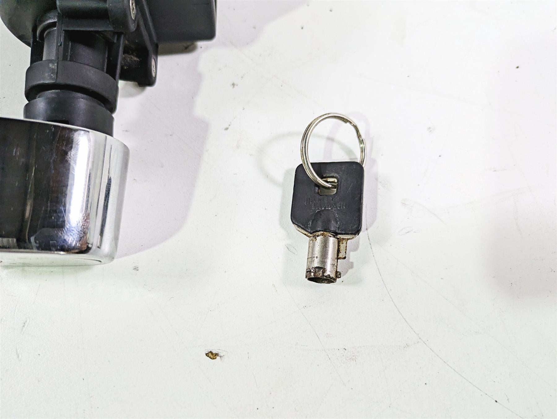 2010 Harley Touring FLHX Street Glide Ignition Switch Key Lock FOR PART 71572-06 {{ shop.shopifyCountryName }} - Mototech271