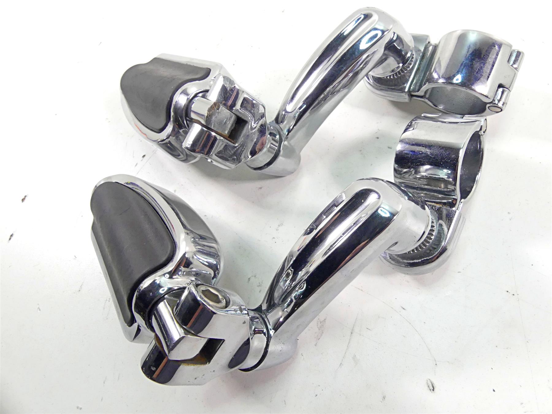 2007 Harley Touring FLHRSE CVO Road King Airflow Chrome Highway Peg Set 50500435 {{ shop.shopifyCountryName }} - Mototech271