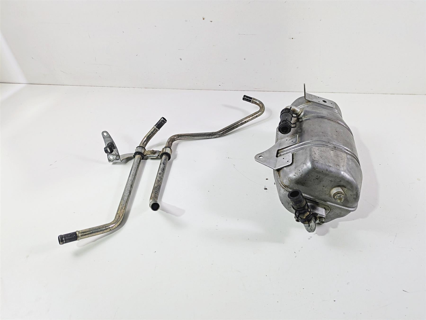 2020 Yamaha YXZ1000 R SS XTR Oil Tank Reservoir 2HC-21751-01-00 2HC-21751-02-00 {{ shop.shopifyCountryName }} - Mototech271