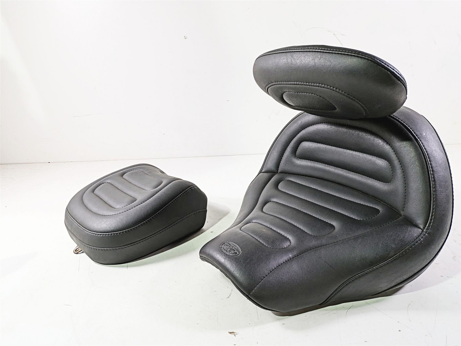2018 Harley Softail FXFBS Fat Bob Mustang Touring Seat Saddle & Backrest 79334 {{ shop.shopifyCountryName }} - Mototech271