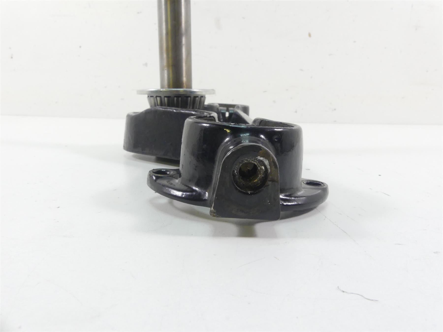 2005 Harley Touring FLHRSI Road King Lower Triple Tree Clamp - Read 45446-87A {{ shop.shopifyCountryName }} - Mototech271