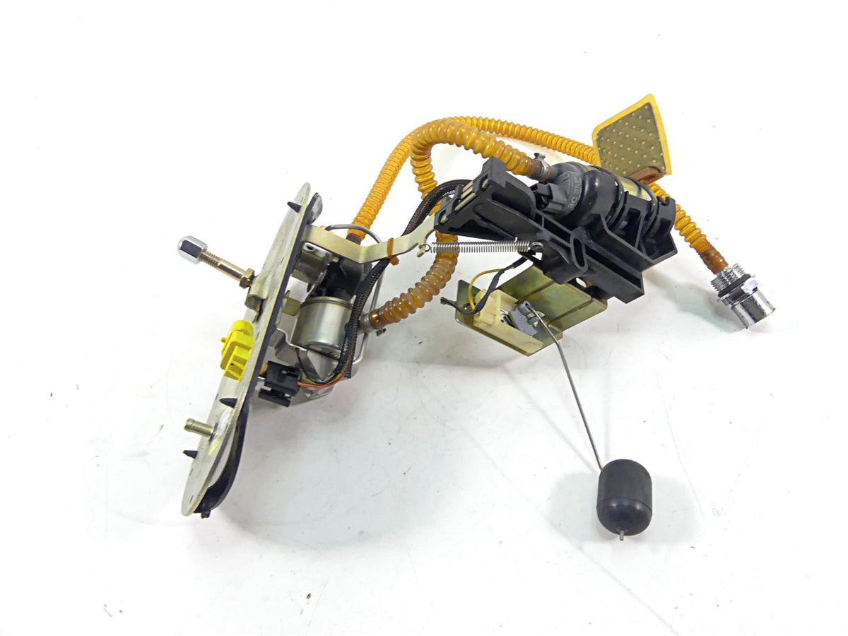 2007 Harley Touring FLHRSE CVO Road King Fuel Gas Petrol Pump 75127-06 {{ shop.shopifyCountryName }} - Mototech271
