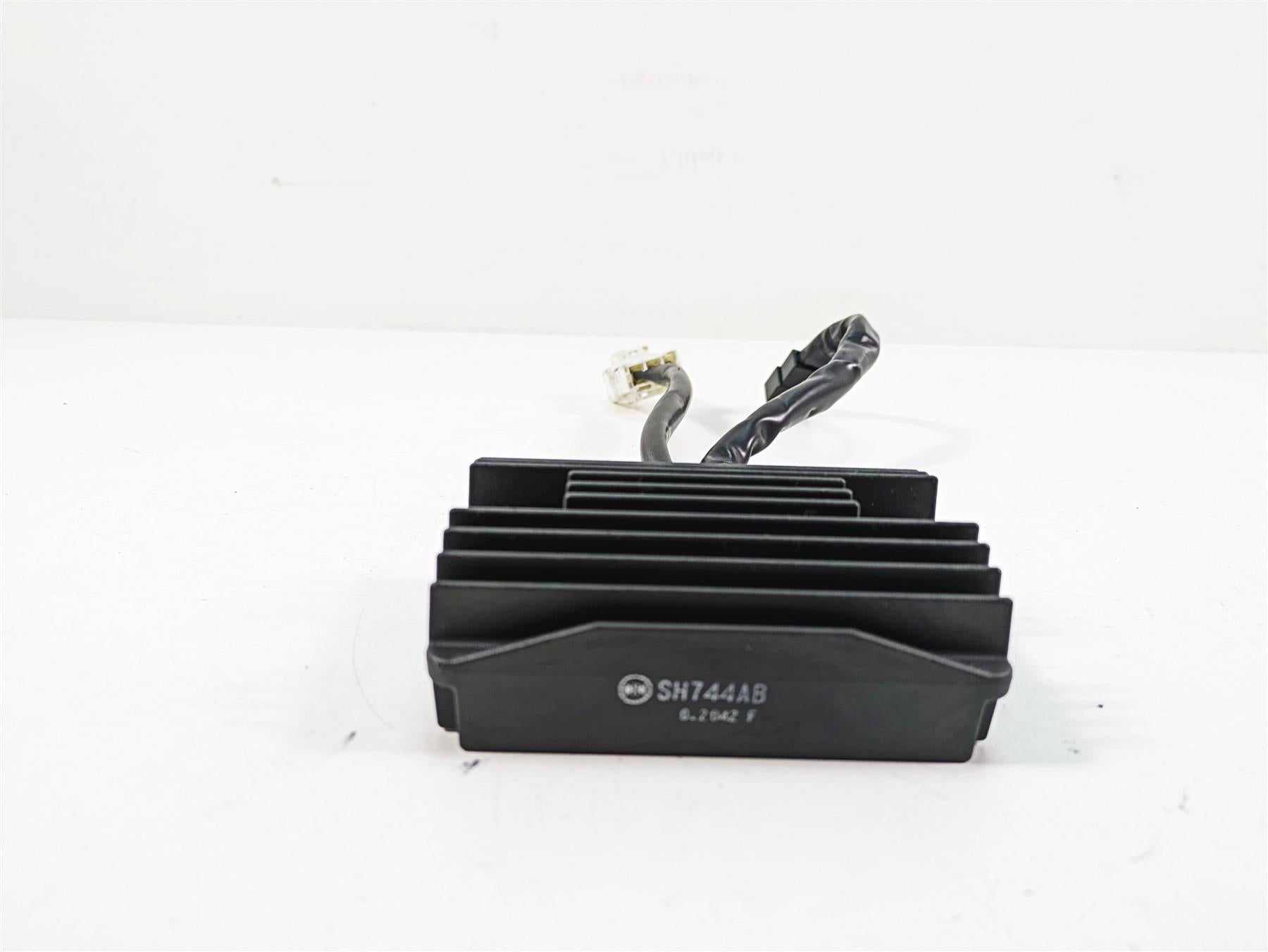 2020 Moto Guzzi V85 TT Adventure Rectifier Voltage Regulator SH744AB 640698 {{ shop.shopifyCountryName }} - Mototech271