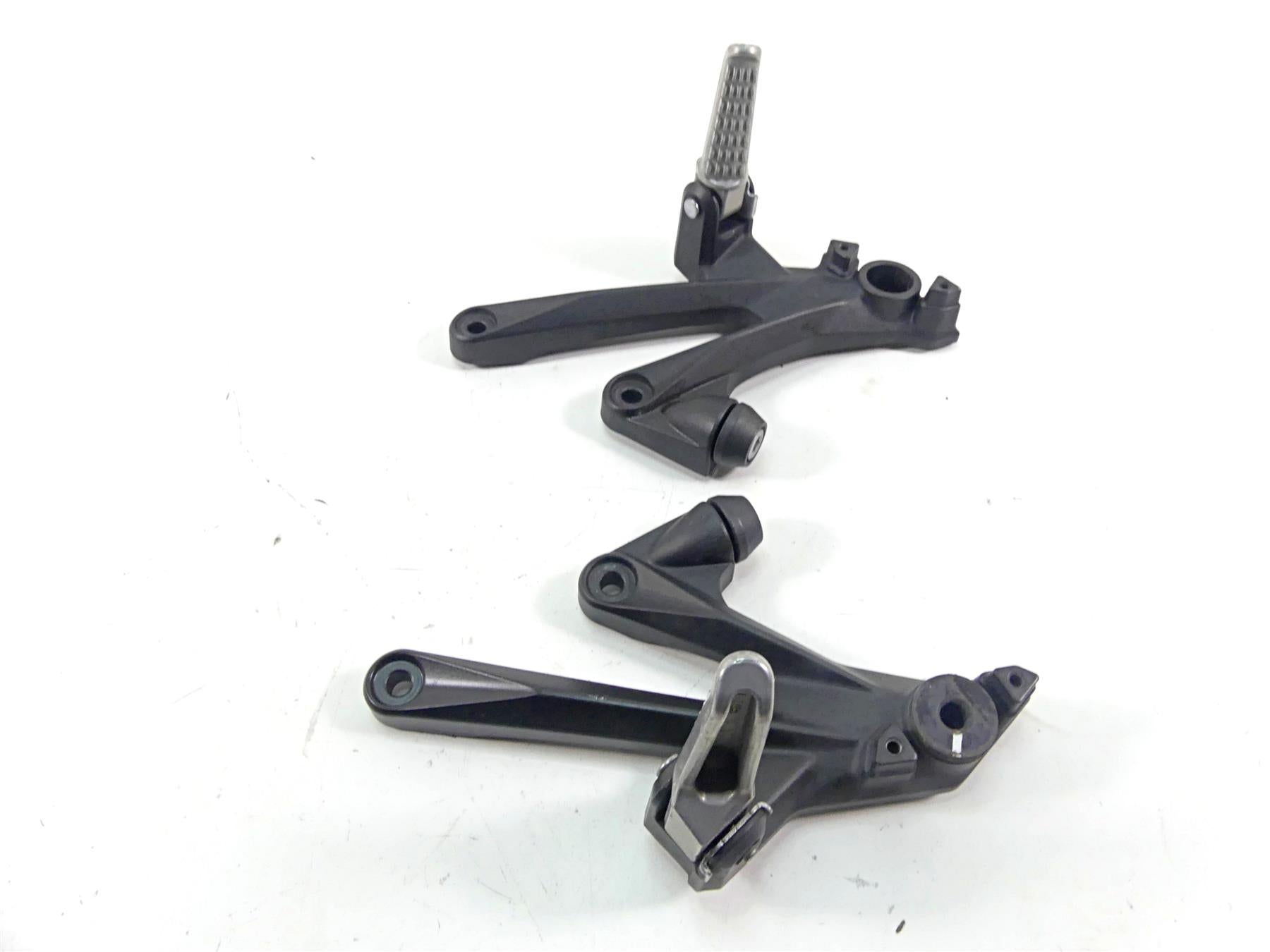 2017 Kawasaki ZX1400 ZX14R Ninja Rear Passenger Footpeg Bracket Set 35063-0782 {{ shop.shopifyCountryName }} - Mototech271