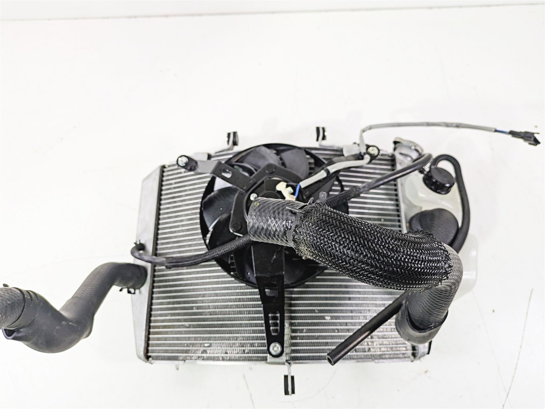 54 様 2024 Kawasaki ZX6R ZX636 Ninja Radiator Fan Reservoir Hoses Set
