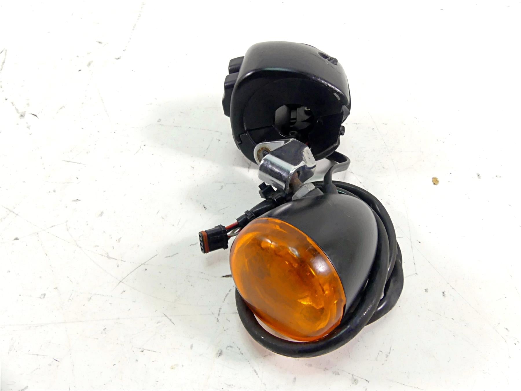 2013 Harley Softail FLSTFB Fat Boy Lo Left Hand Control Switch Blinker 72953-12A {{ shop.shopifyCountryName }} - Mototech271