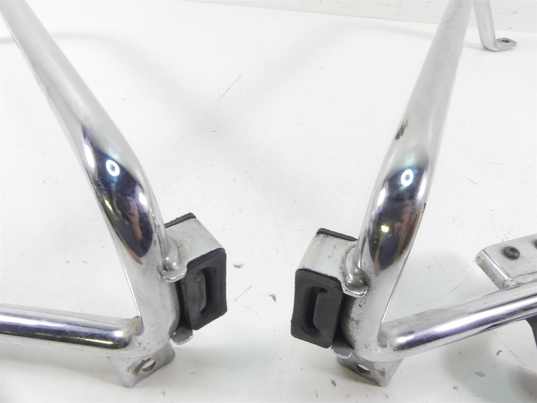 2011 Harley Touring FLTRX Road Glide Saddlebag Mount Guard Rail Set 49206-09 {{ shop.shopifyCountryName }} - Mototech271