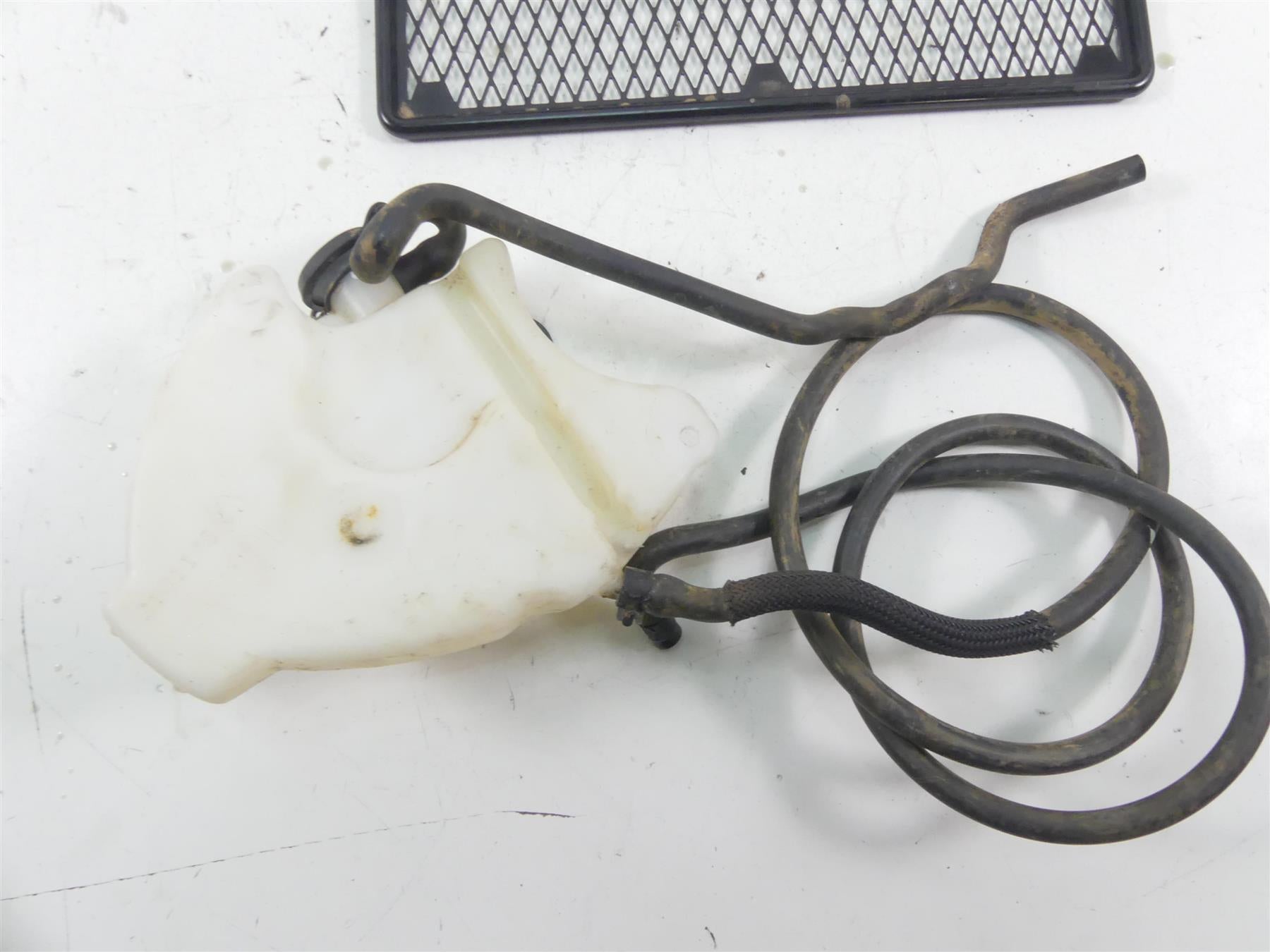 2017 Triumph Thruxton 1200 R Radiator Fan Guard Reservoir Hoses Set T2101333 {{ shop.shopifyCountryName }} - Mototech271