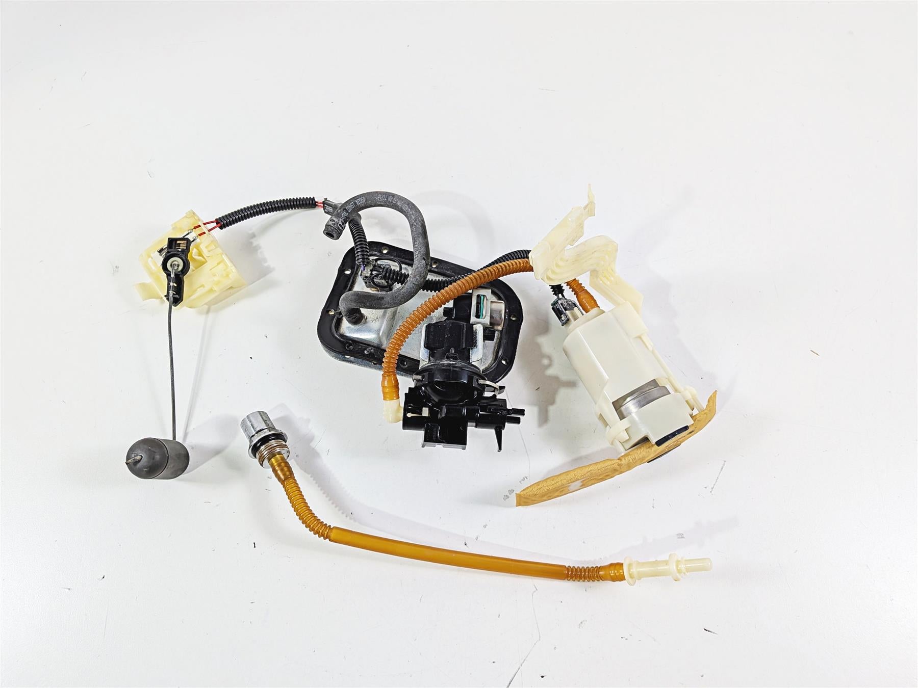 2012 Harley Softail FLSTF Fat Boy Fuel Gas Petrol Pump & Sender 75141-11A {{ shop.shopifyCountryName }} - Mototech271