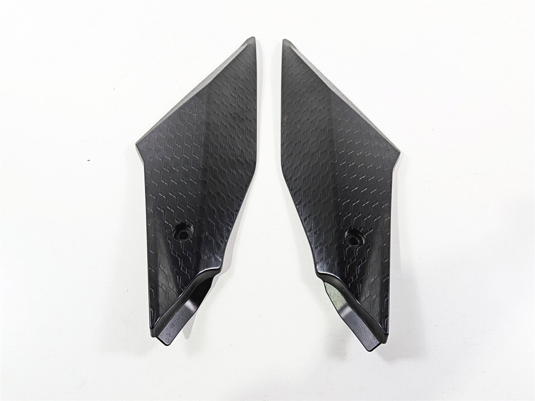 2016 Yamaha YZF R1 RN32 Left Right Gas Tank Cover Fairing 2CR-24129-00 {{ shop.shopifyCountryName }} - Mototech271