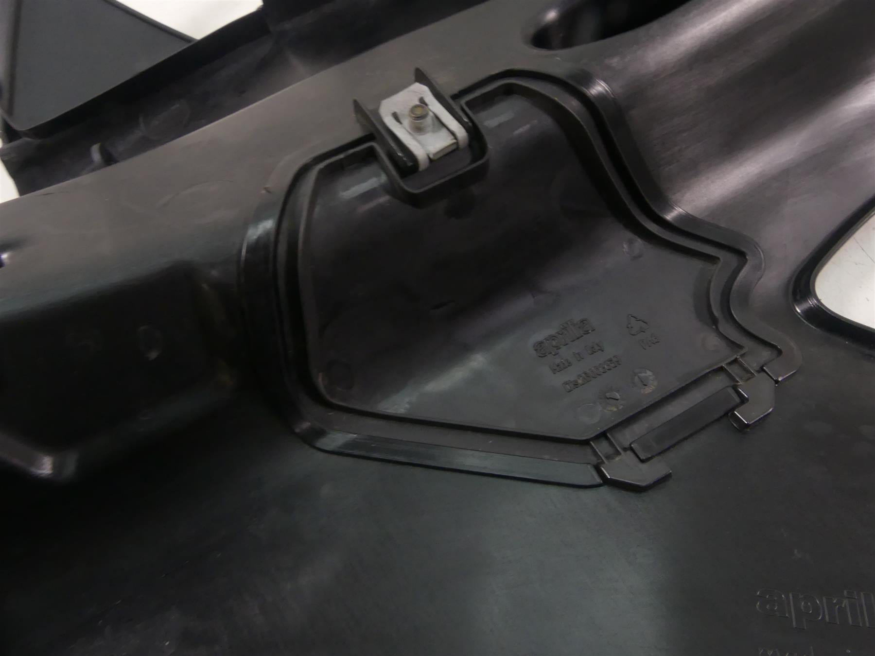 2021 Aprilia RS 660 Right Side Black Fairing Cover Cowl Guard 2B006622 {{ shop.shopifyCountryName }} - Mototech271