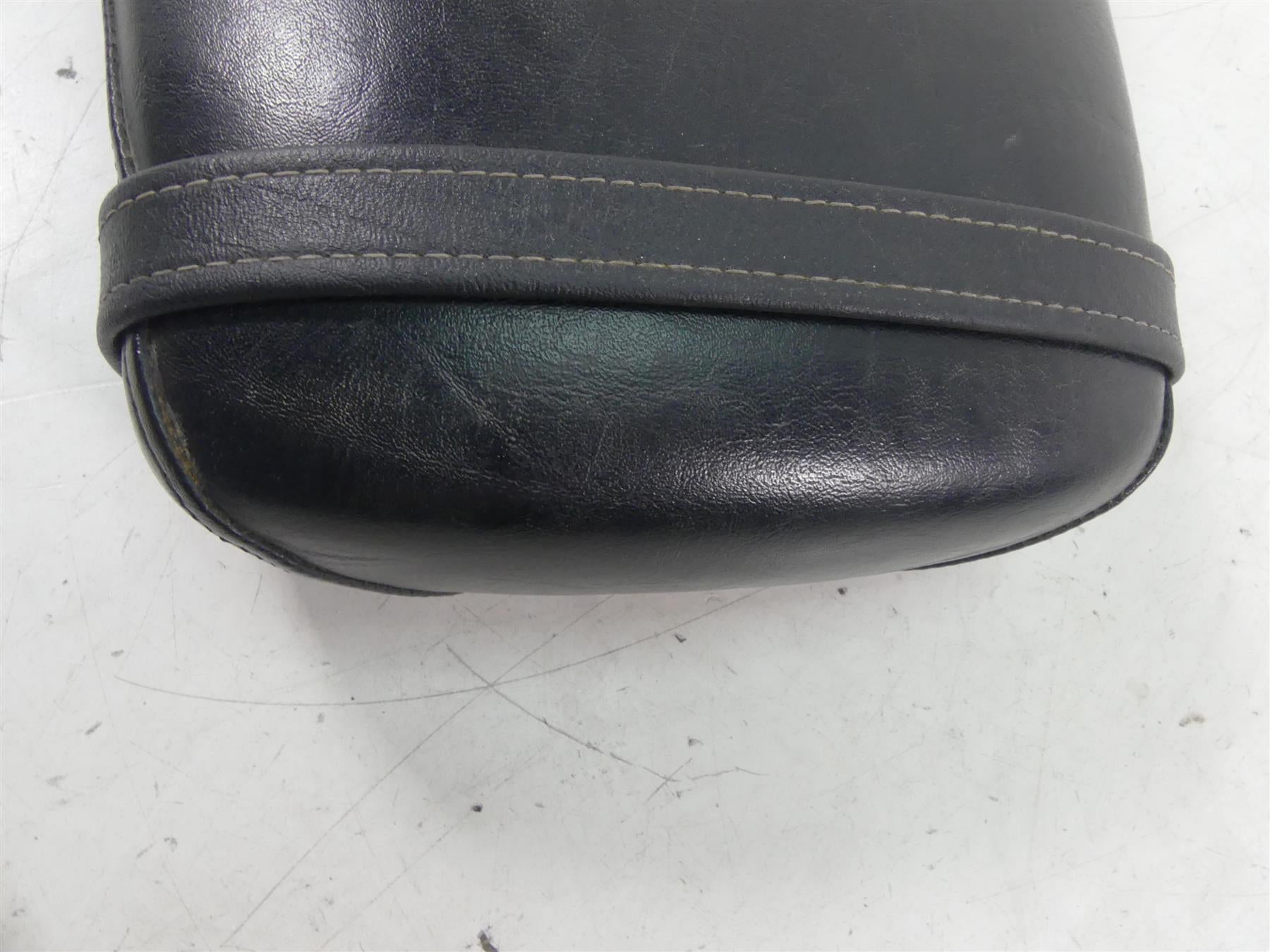 2002 Yamaha XVS1100 V-Star Rear Passenger Pillion Seat Saddle 5KS-24750-00-00 {{ shop.shopifyCountryName }} - Mototech271