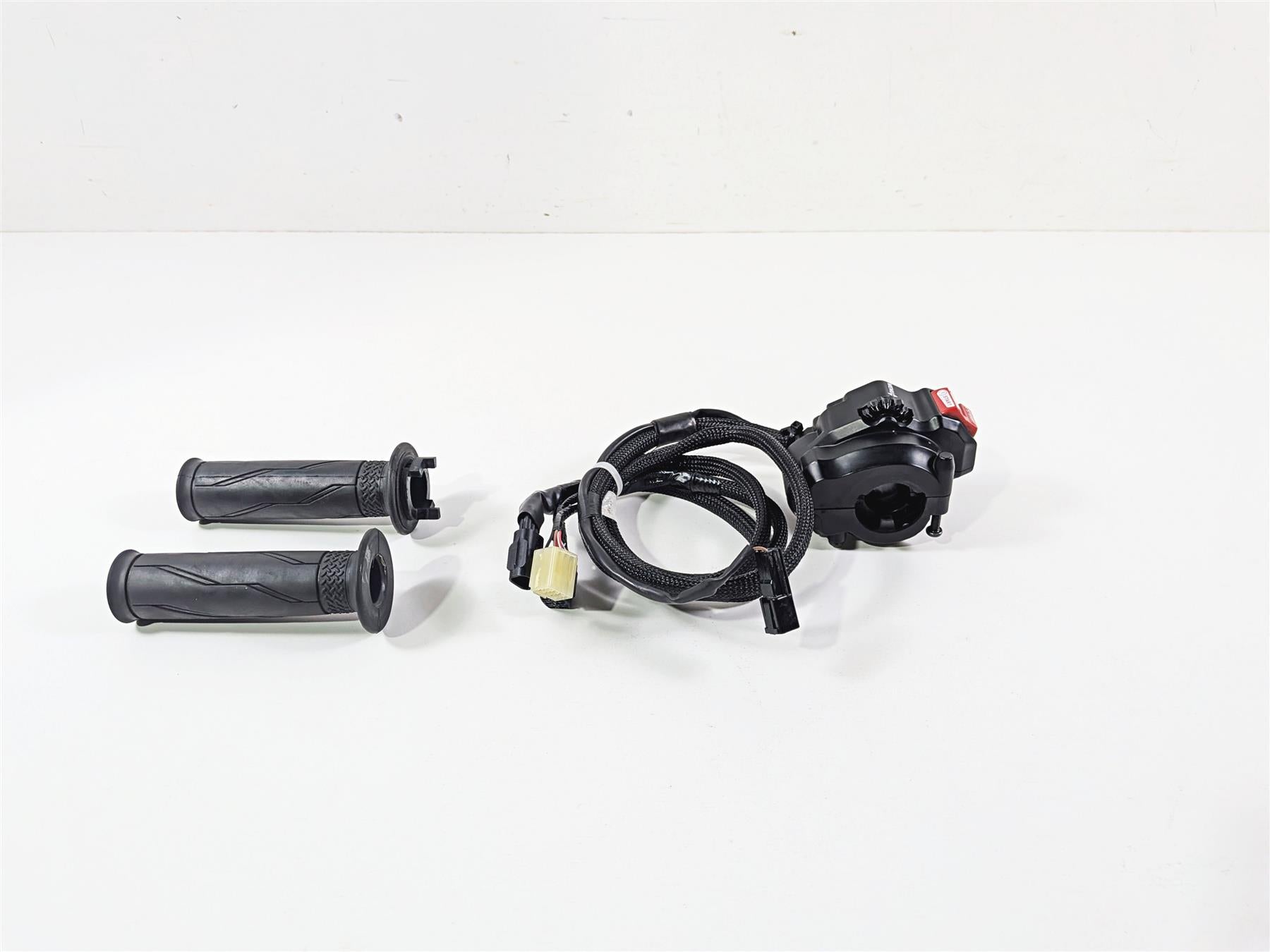 2023 Yamaha MT10 MTN1000 Right Hand Control Switch Kill Menu B5Y-8291R-01-00 {{ shop.shopifyCountryName }} - Mototech271