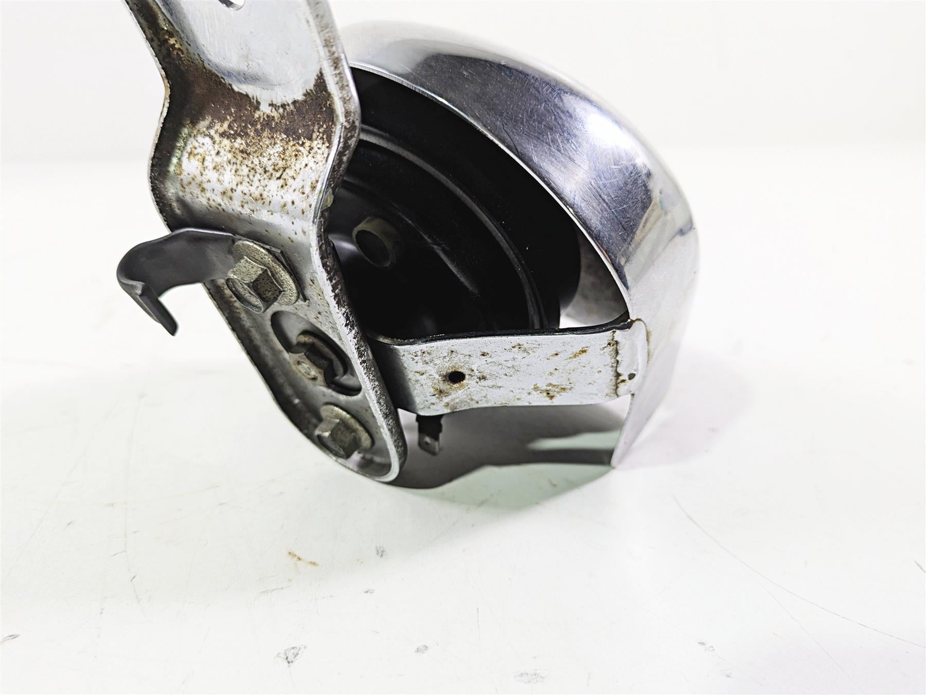 2004 Harley FLSTCI Softail Heritage Horn & Chrome Cover 69060-90H 61300478A {{ shop.shopifyCountryName }} - Mototech271