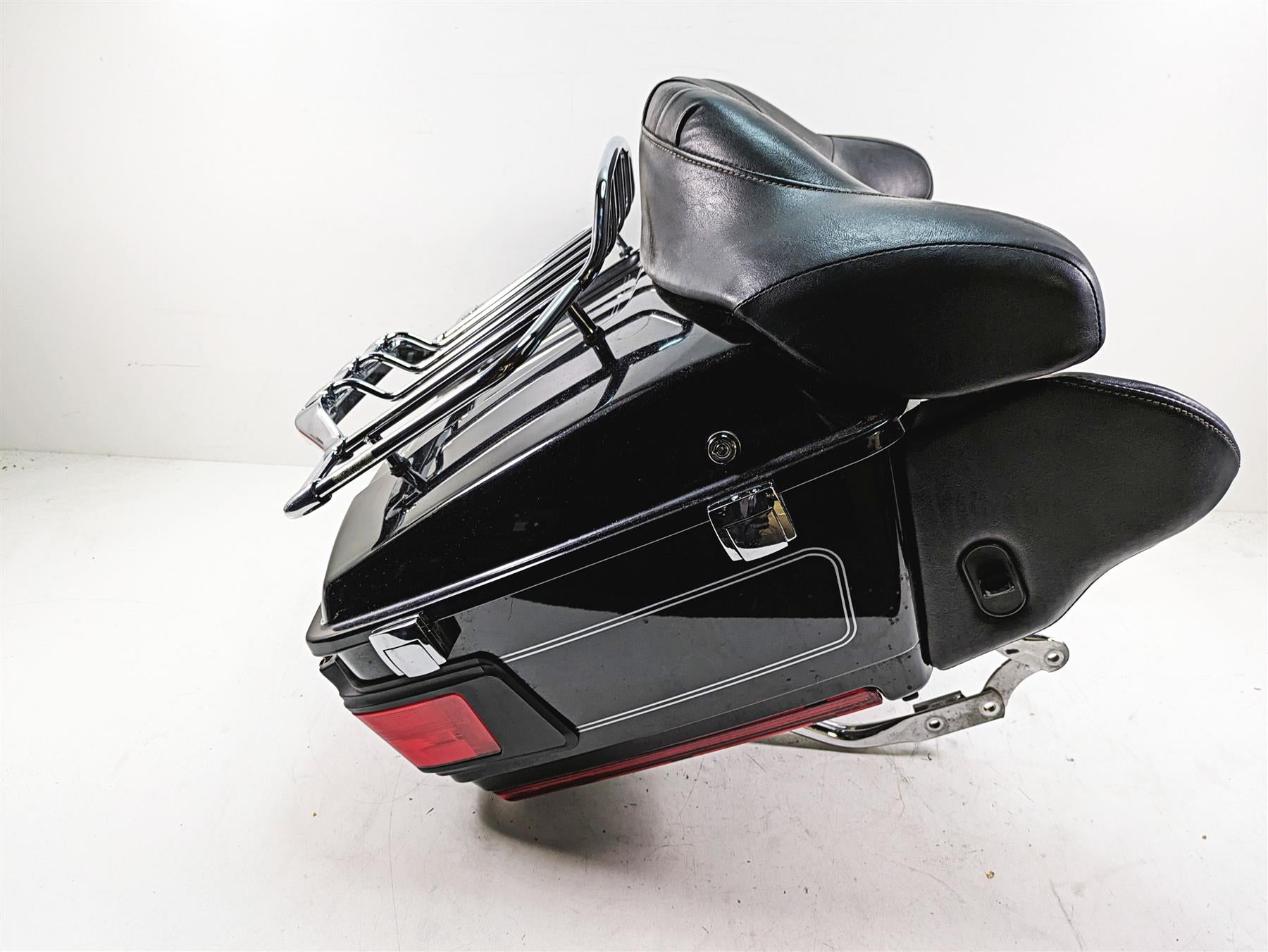2009 Harley Touring FLHTCU Electra Glide Rear Trunk & Speaker Set 53217-09 {{ shop.shopifyCountryName }} - Mototech271