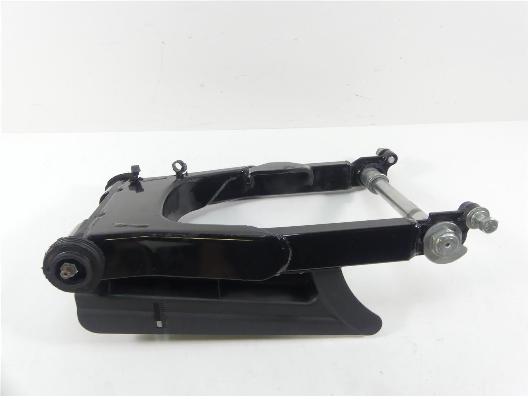 2004 Harley FLHTC SE CVO Electra Glide Rear Swing Arm Swingarm + Axle 45470-02 {{ shop.shopifyCountryName }} - Mototech271