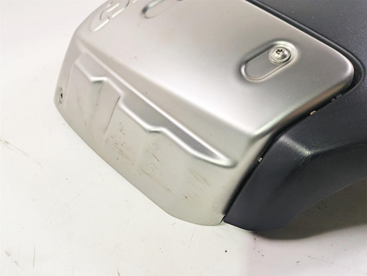 2010 BMW R1200GS K25 Tank Left Side Cover & Emblem 46637700875 46637700873 {{ shop.shopifyCountryName }} - Mototech271