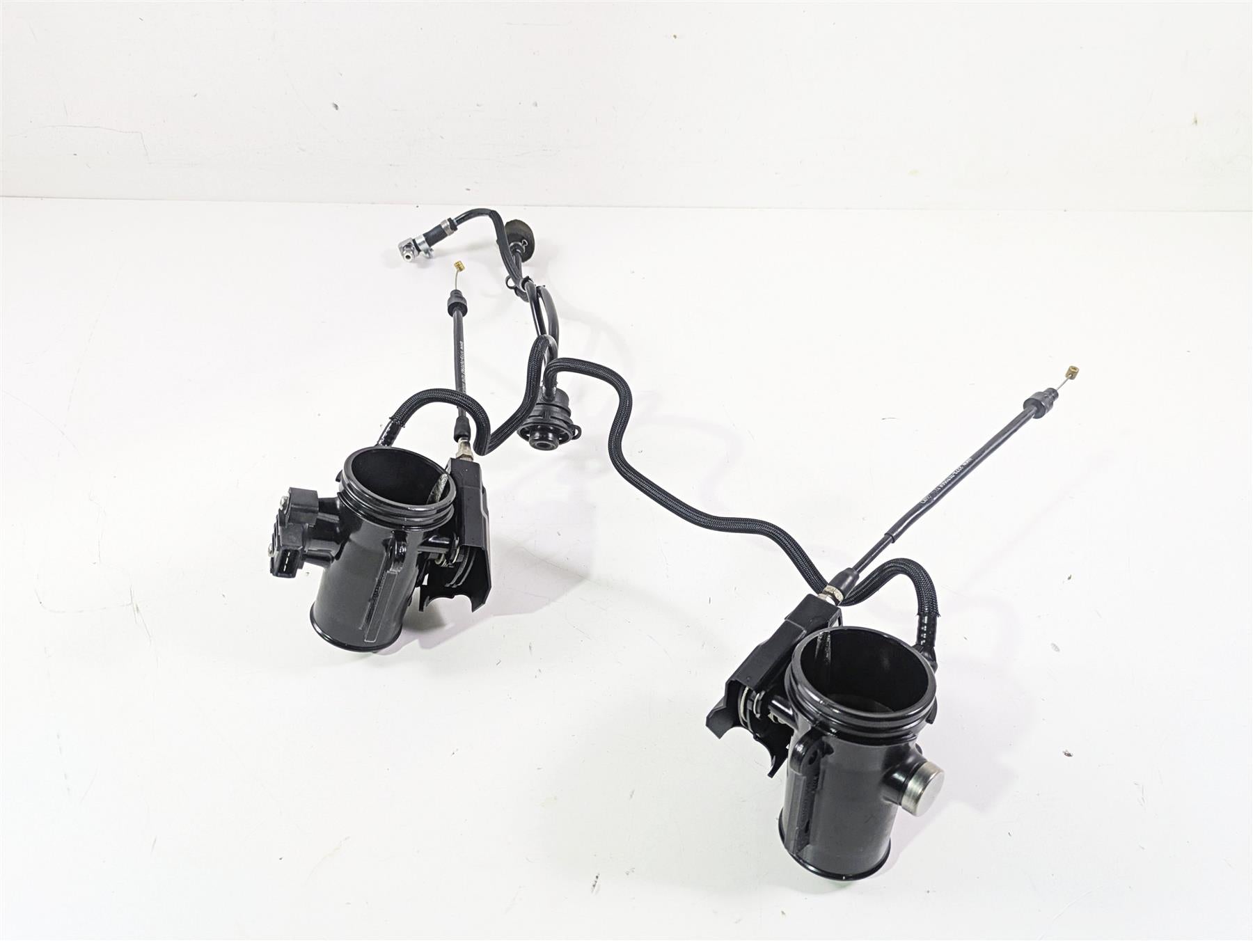 2010 BMW R1200GS K25 Throttle Body Set & Cables 13547705239 13547705240 {{ shop.shopifyCountryName }} - Mototech271