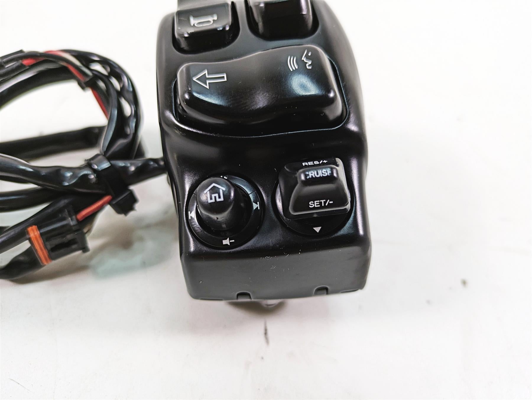 2018 Harley Touring FLHXSE CVO Street Glide Left Hand Control Switch 71500084B {{ shop.shopifyCountryName }} - Mototech271