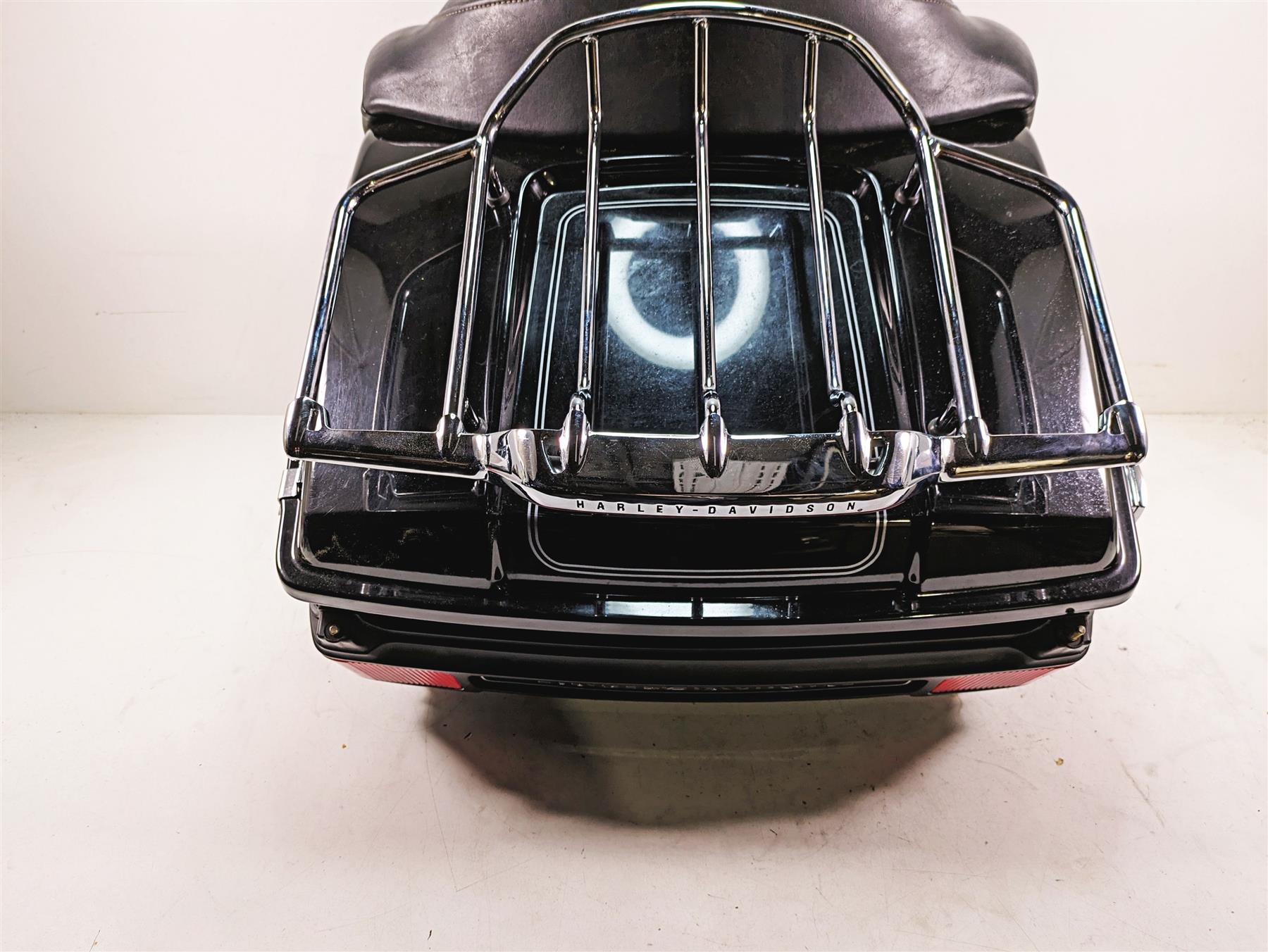 2009 Harley Touring FLHTCU Electra Glide Rear Trunk & Speaker Set 53217-09 {{ shop.shopifyCountryName }} - Mototech271
